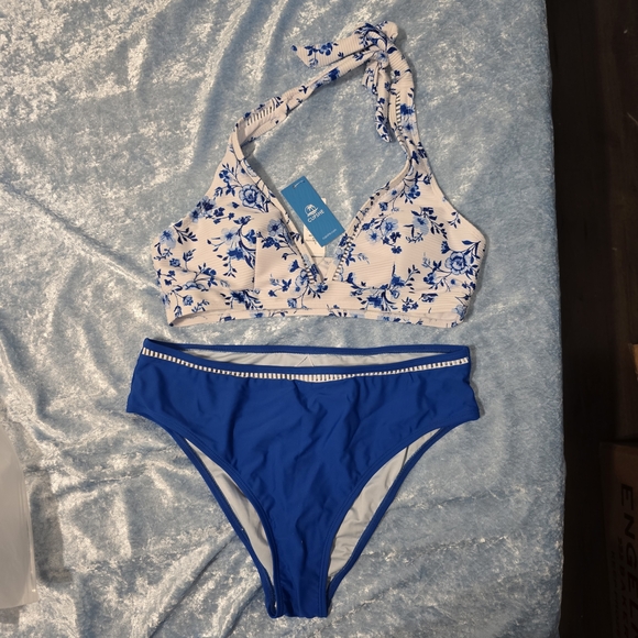 Cupshe Halter and Bikini Set - Picture 4 of 8